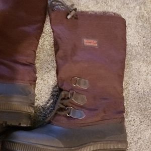 Womens size 10 black n purple sorel